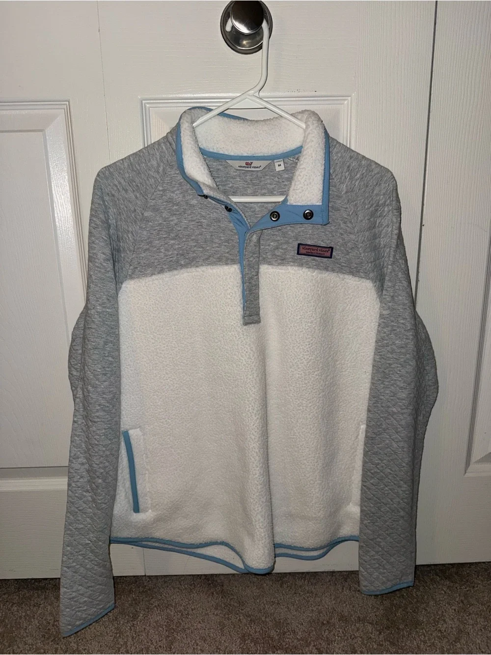 Women’s Vineyard Vines Gray and White Sherpa Pullover Sweater